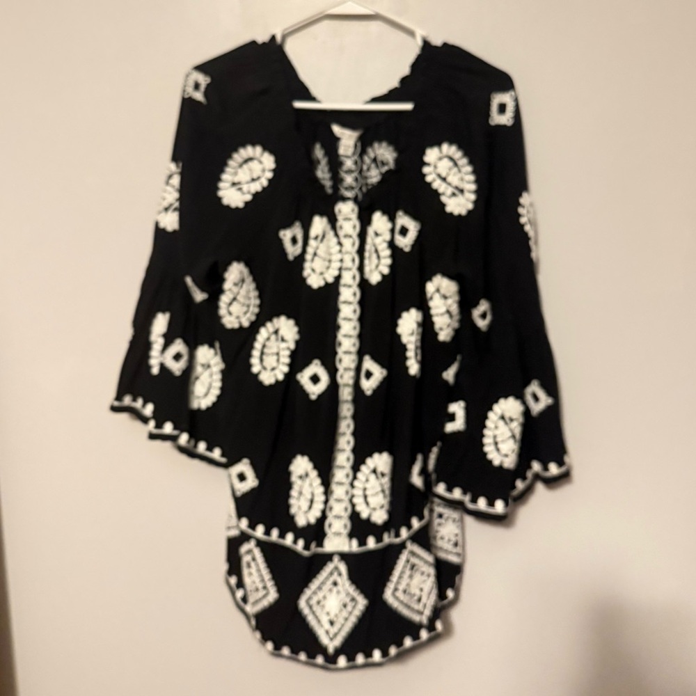 Black and white long sleeve